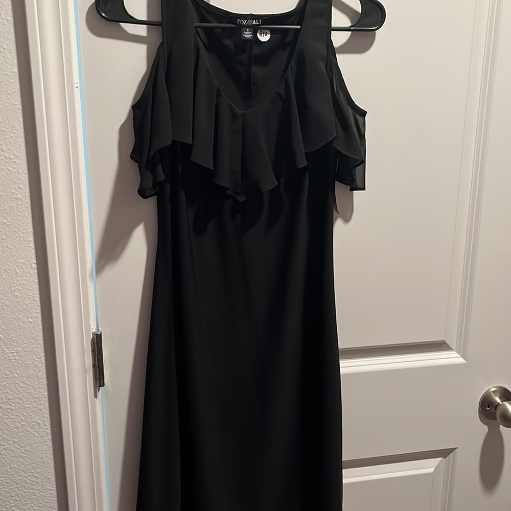 Dresses - Picture 10 of 12